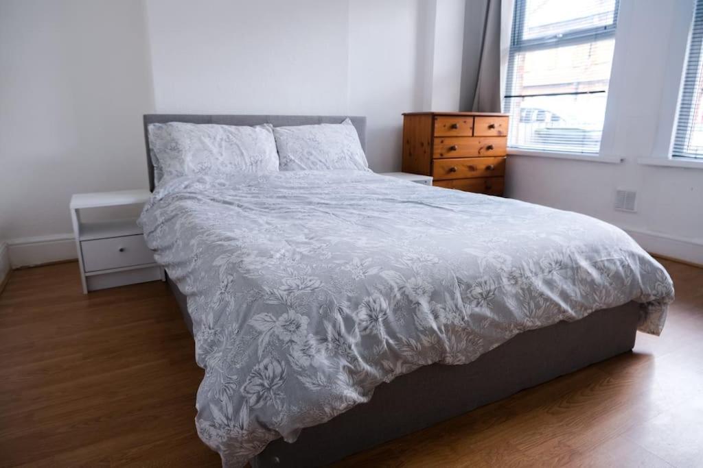 4 Bedroom House In Turnpike Lane/Wood Green London Luaran gambar